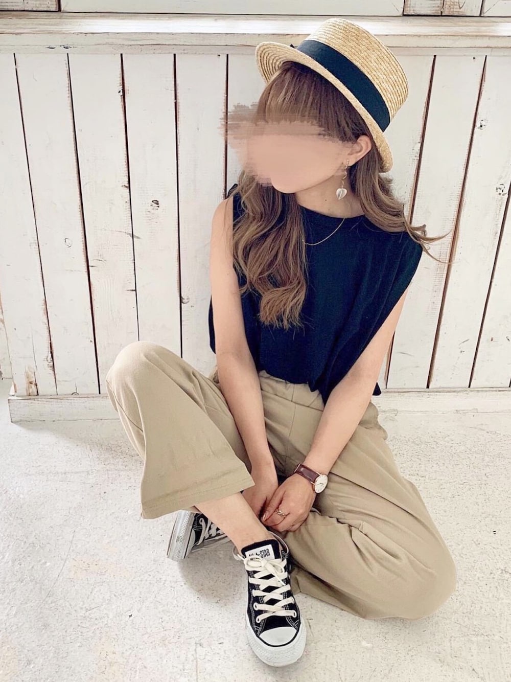 「カジュアルコーデ、チノパン、chocomee、カンカン帽、converse」｜「chocomeeのAラインタンクトップ（Tシャツ/カットソー、ブラック系）」を使った、chocoさん（レディース・153cm）の夏コーディネートの1枚目の写真