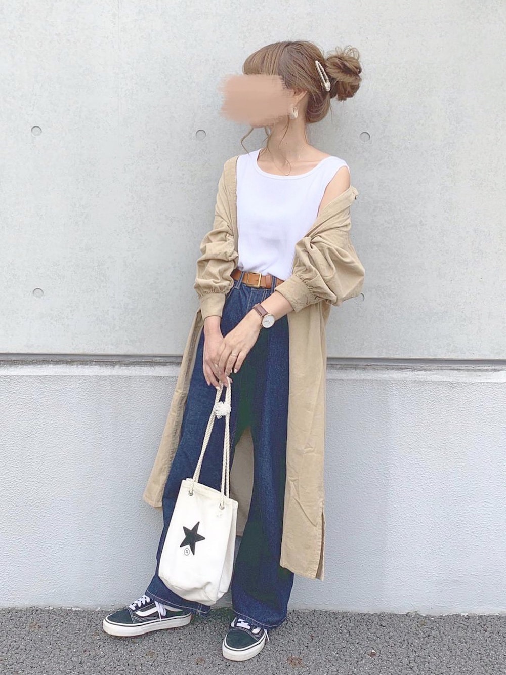 「カジュアル、秋、コーデュロイ、ロングシャツ、プチプラ、VANS、GU」｜「apres jour mignonのコーデュロイシャツワンピース【ZOZOTOWN限定アイテム】（ワンピース、ベージュ系）」を使った、chocoさん（レディース・153cm）の秋コーディネートの1枚目の写真