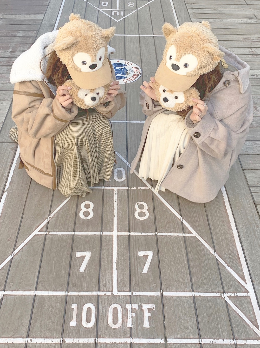 「カジュアルコーデ、ベージュコーデ、ダッフィー、ディズニー、CPOジャケット」｜「mysticのシャギーCPOジャケット（テーラードジャケット、ベージュ系）」を使った、chocoさん（レディース・153cm）の冬コーディネートの1枚目の写真