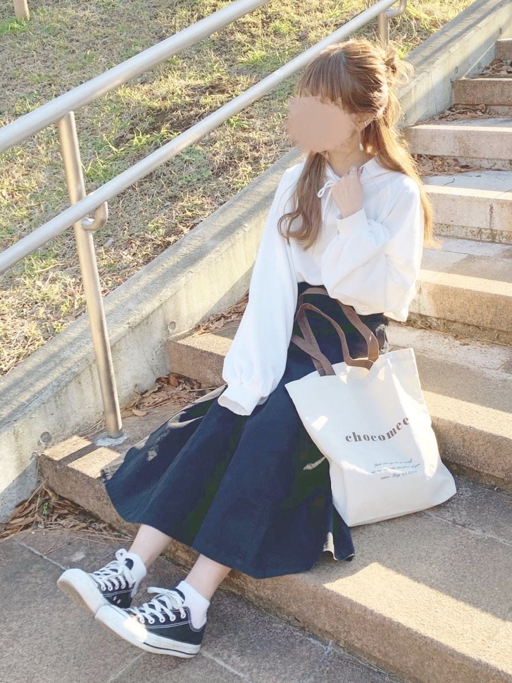 「モノモーン、モノトーンコーデ、パーカー、chocomee、ハーフアップお団子、UNIQLO、ユニクロ、マーメイドスカート、プチプラ」｜「chocomeeのボリュームパーカー（パーカー、ホワイト系）」を使った、chocoさん（レディース・153cm）の冬コーディネートの1枚目の写真