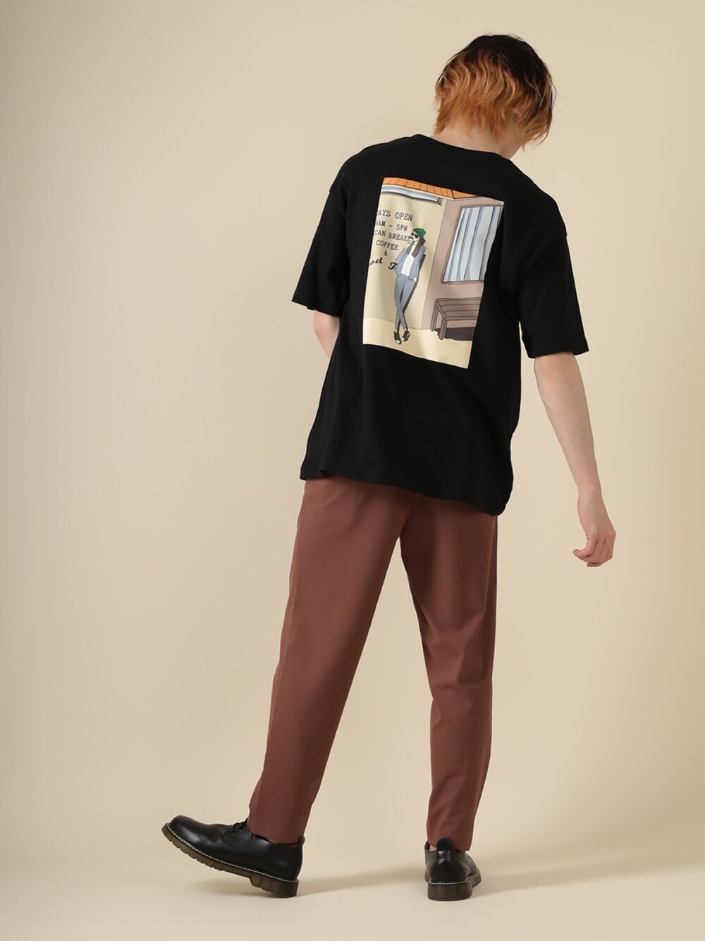 「夏コーデ、Tシャツ、カジュアル、ブラック、おしゃれさんと繋がりたい、オトナカジュアル、プリントT、夏、今日のコーデ、ゆるコーデ」｜「SlashDateのオーバーサイズ カフェガール イラスト プリント Tシャツ（Tシャツ/カットソー、ブラック系）」を使った、しょーたろーさん（メンズ・176cm）の春コーディネートの1枚目の写真