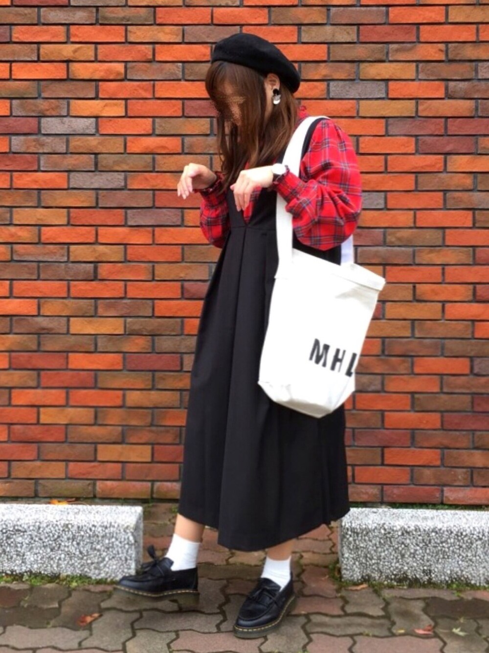 「wearhalloween2017、休日スタイル、秋、赤チェック、KBF、ジャンパースカート、ドクターマーチン、ローリーズファーム(LOWRYS FARM)、チビーズ✳︎」｜「Dr. MartensのDr.Martens ARCHIVE ADRIAN TASSEL LOAFER タッセルローファー（ローファー、ブラック系）」を使った、pon ♥︎さん（レディース・153cm）の秋コーディネートの1枚目の写真