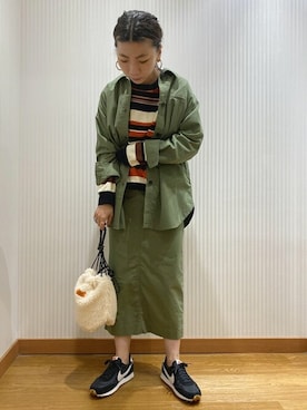 「シップス」｜「アイテム（ミリタリージャケット）」を使った、高見さん（レディース・160cm）の秋コーディネート