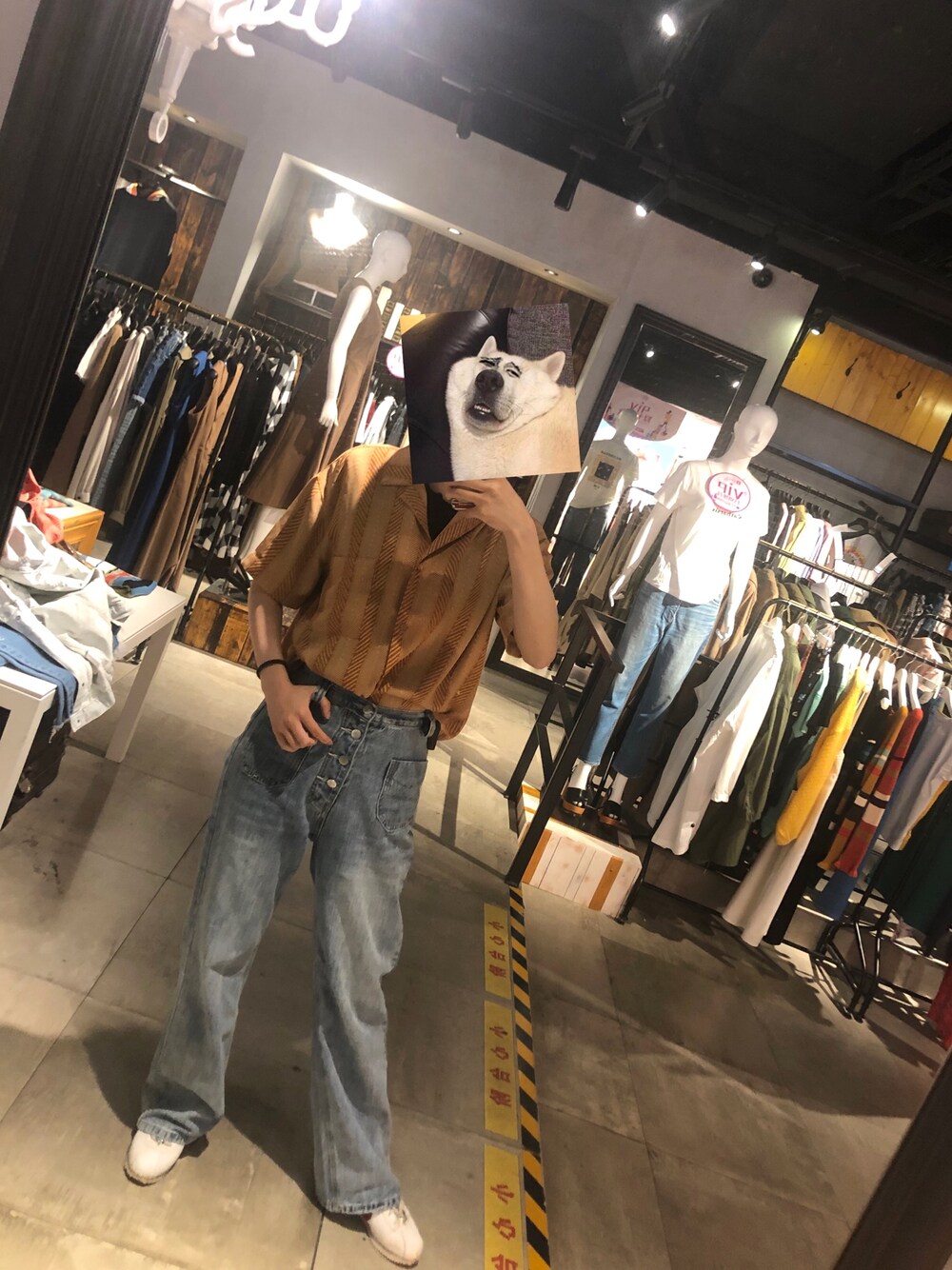 「SLYのアイテム（シャツ/ブラウス、オレンジ系）」を使った、小龙虾さん（レディース・164cm）の春コーディネートの1枚目の写真