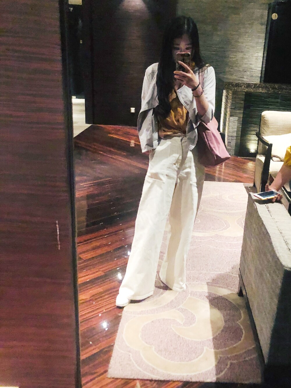 「SLYのアイテム（チノパンツ、ホワイト系）」を使った、小龙虾さん（レディース・164cm）の春コーディネートの1枚目の写真
