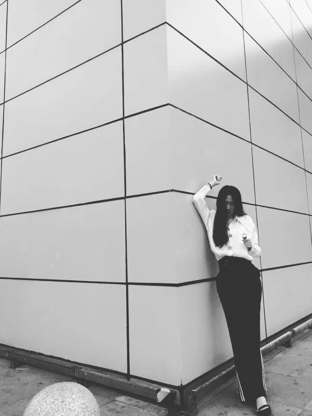 「Lilyのアイテム（スラックス、ブルー系）」を使った、小龙虾さん（レディース・164cm）の春コーディネートの1枚目の写真