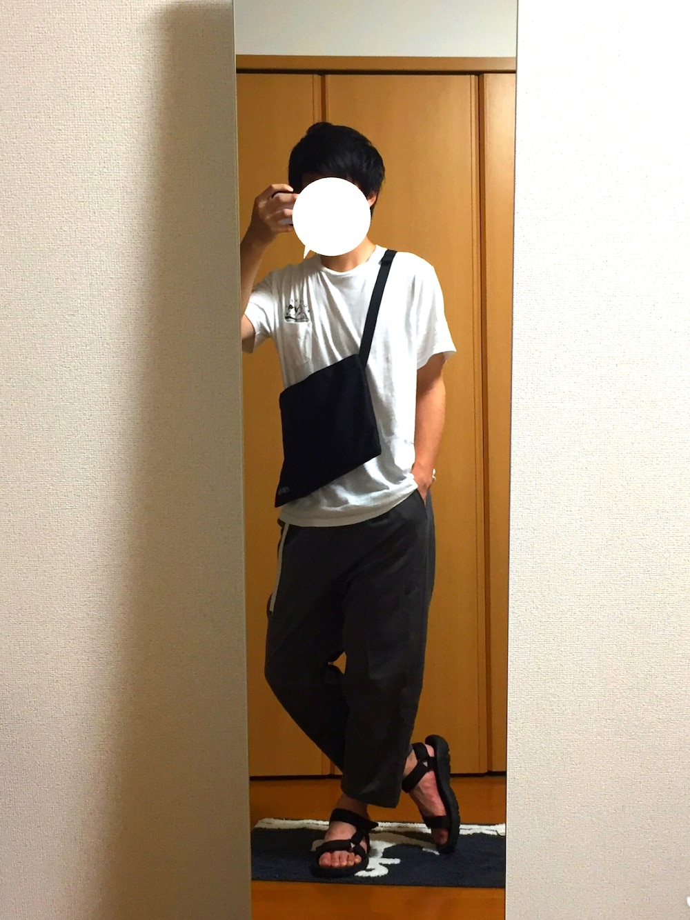 「夏、シンプルコーデ、summer、暑い、白、ポケットＴシャツ、スポーツサンダル、グレー、teva」｜「coenのキャプテンスタッグ別注ポケットTシャツ（Tシャツ/カットソー、ホワイト系）」を使った、しょーごさん（メンズ・168cm）の夏コーディネートの1枚目の写真