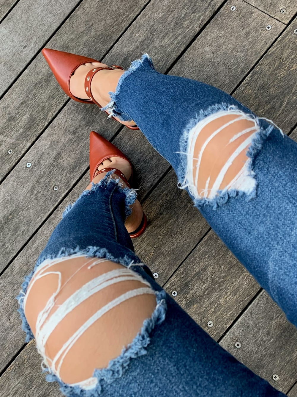 「大人コーデ、パンツスタイル、パンプス、パンプスコーデ」｜「GRLのフリンジクロップドクラッシュスキニーデニム（デニムパンツ、ブルー系）」を使った、sayaさん（レディース・148cm）の秋コーディネートの1枚目の写真