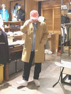 「BEN DAVIS（ベンデイビス）のアイテム（ステンカラーコート）」を使った、iuriurさん（メンズ・175cm）の春コーディネート