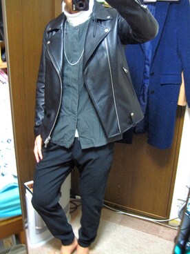 「ノーカラーシャツ」｜「アイテム（ライダースジャケット）」を使った、マーシーさん（メンズ・176cm）の冬コーディネート