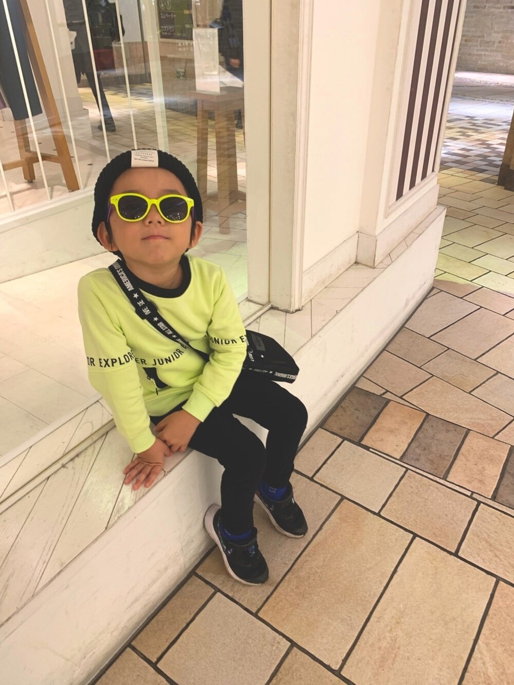 「H&Mのアイテム（ニット/セーター、イエロー系）」を使った、2kidscodeさん（キッズ・110cm）の秋コーディネートの1枚目の写真