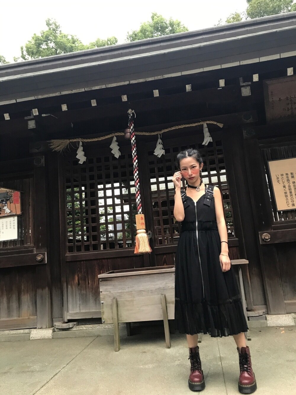 「osaka、神社、日本、大阪、黑色、馬丁靴、編髮」｜「掏寶のアイテム（ワンピース、ブラック系）」を使った、Minima 蕭さん（レディース・155cm）の秋コーディネートの1枚目の写真