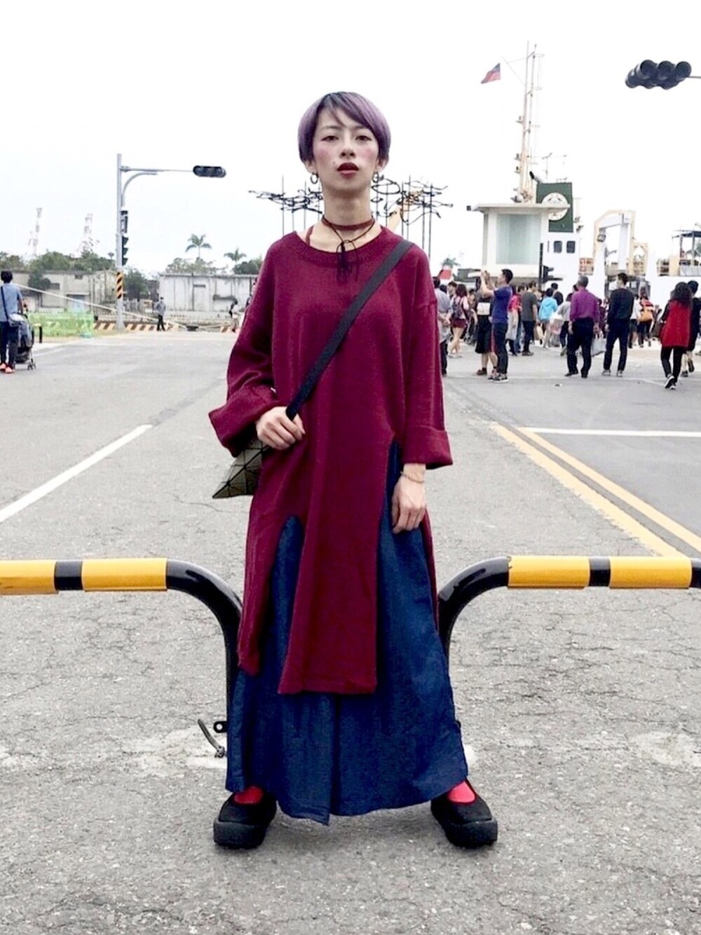 「E hyphen world galleryのアイテム（デニムパンツ、ブルー系）」を使った、Minima 蕭さん（レディース・155cm）の秋コーディネートの1枚目の写真
