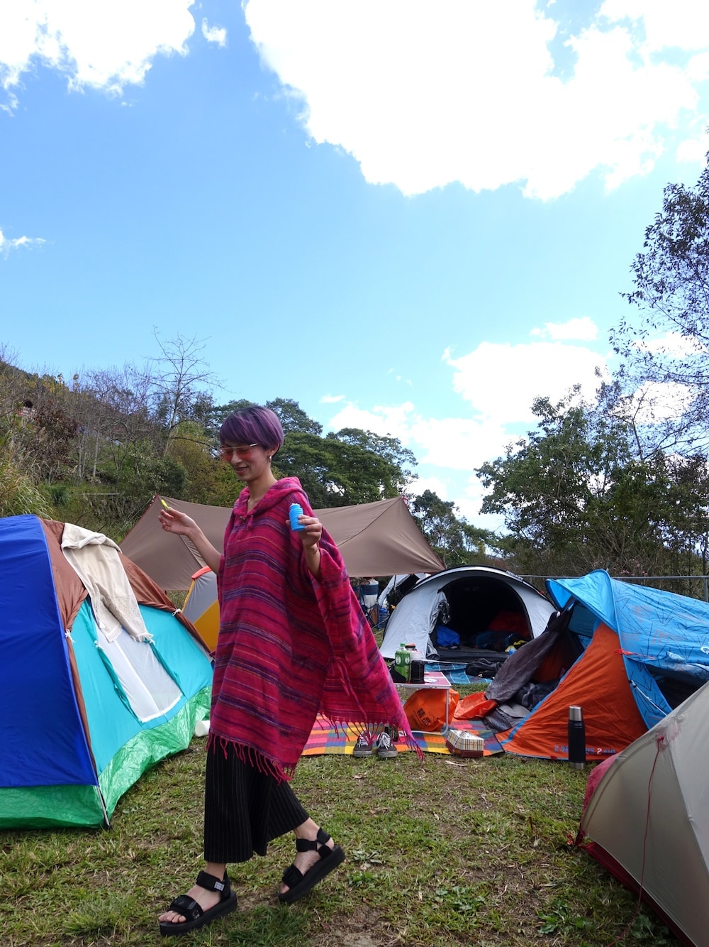「露營、camping、台灣、阿里山」｜「suicokeのアイテム（サンダル、ブラック系）」を使った、Minima 蕭さん（レディース・155cm）の冬コーディネートの1枚目の写真