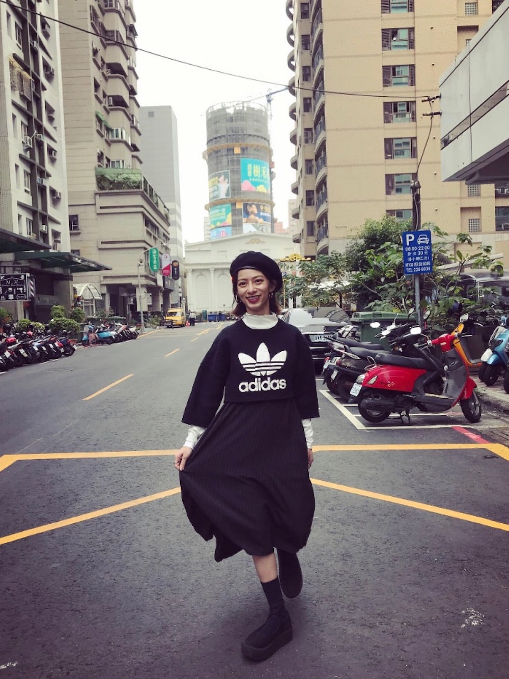 「adidasのアイテム（その他トップス、ブラック系）」を使った、Minima 蕭さん（レディース・155cm）の冬コーディネートの1枚目の写真