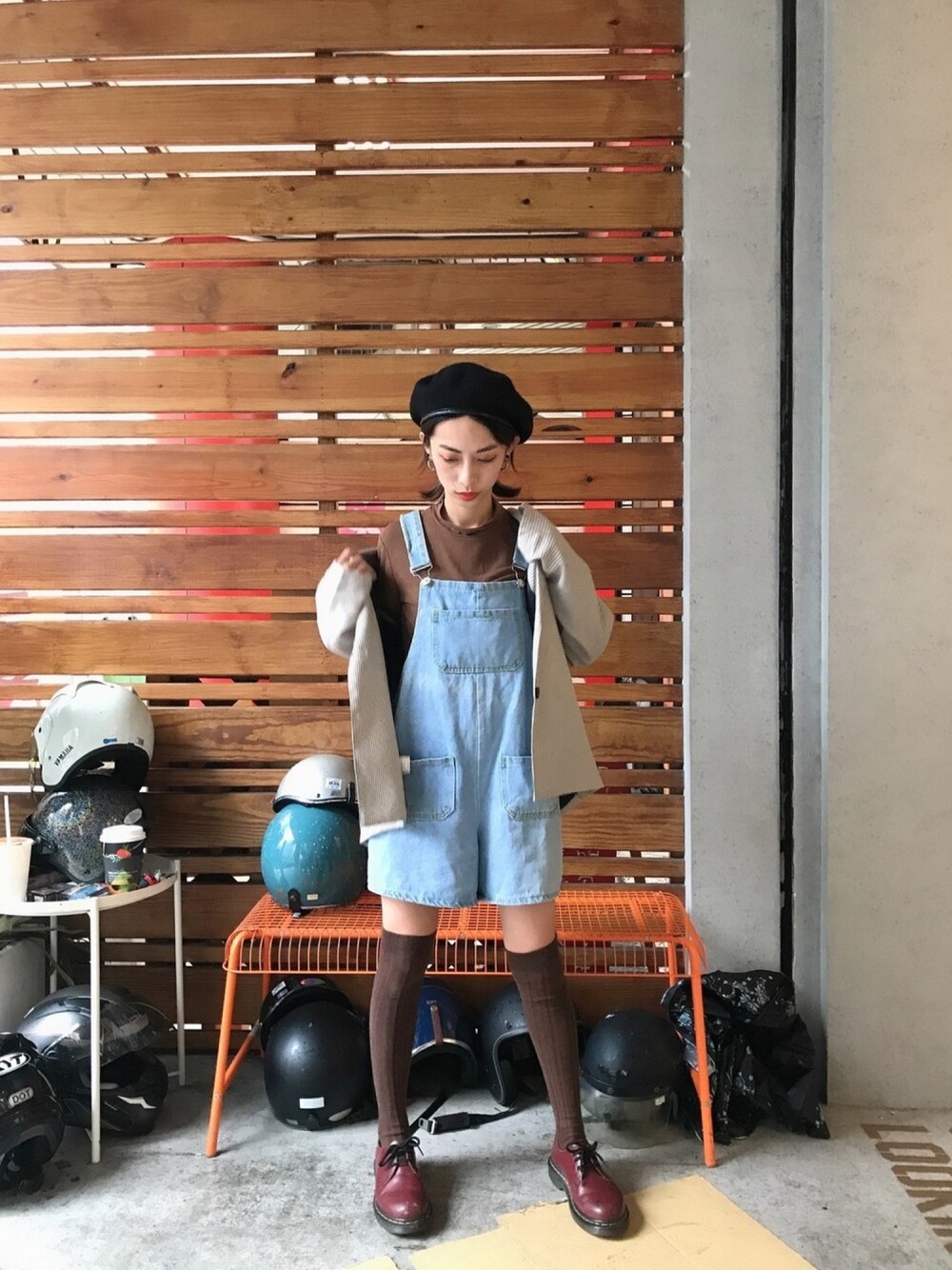 「髮型設計師、高雄、台灣」｜「Dr. Martensのアイテム（シューズ、レッド系）」を使った、Minima 蕭さん（レディース・155cm）の春コーディネートの1枚目の写真