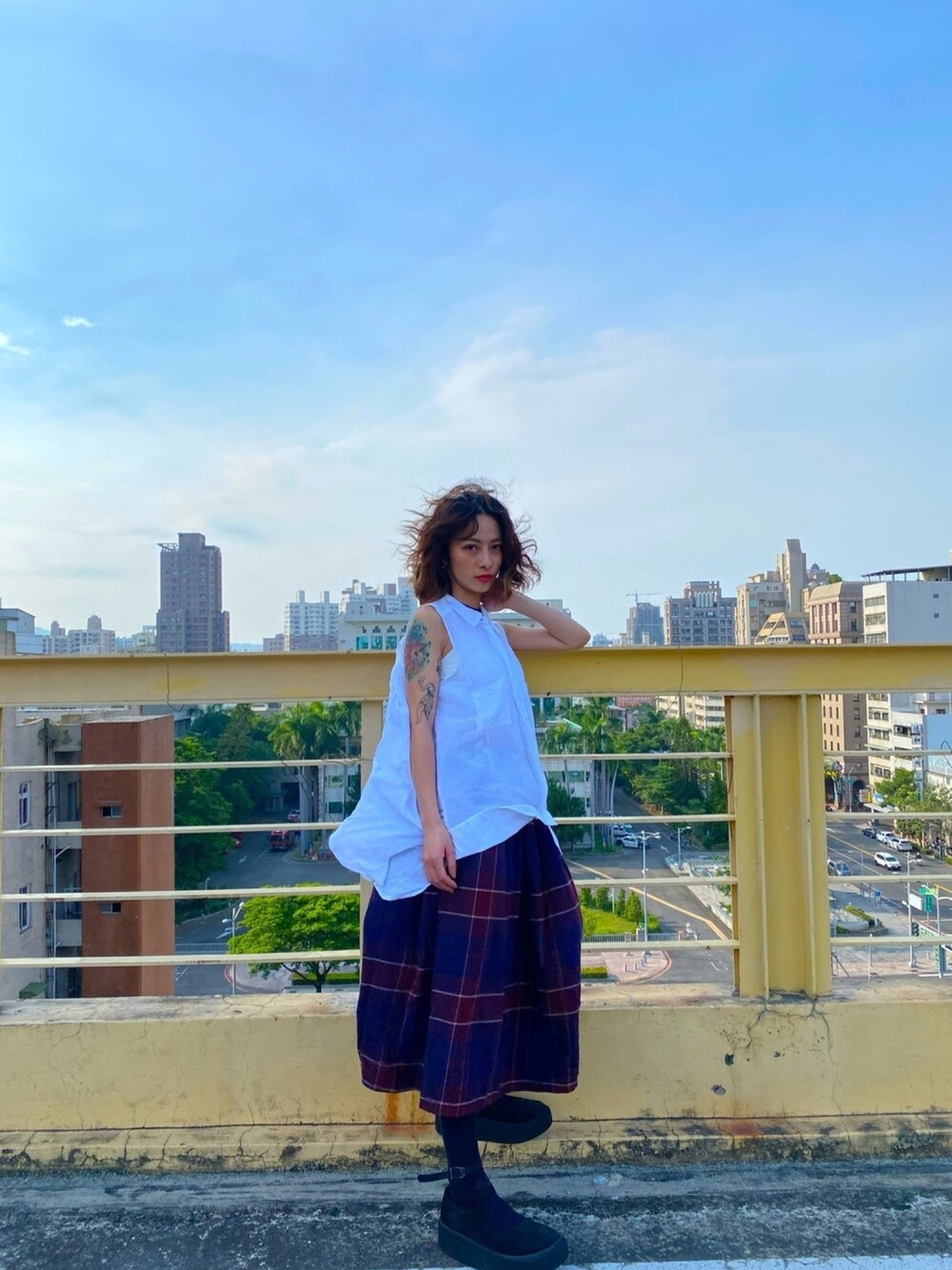 「SM2のアイテム（スカート、ブルー系）」を使った、Minima 蕭さん（レディース・155cm）の春コーディネートの1枚目の写真