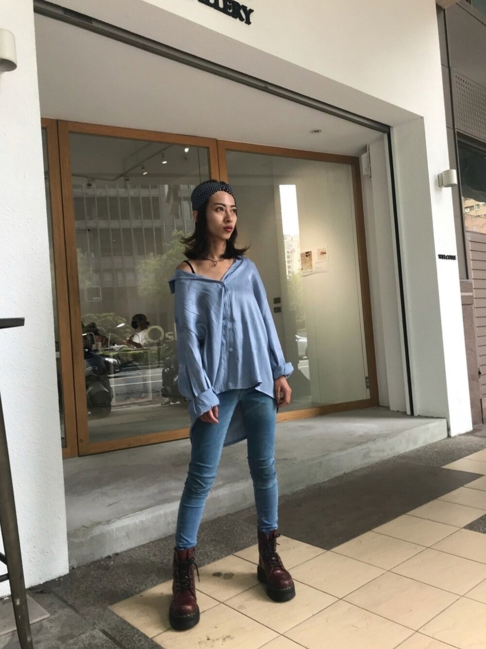 「Dr. Martensのアイテム（ブーツ、レッド系）」を使った、Minima 蕭さん（レディース・155cm）の春コーディネートの1枚目の写真