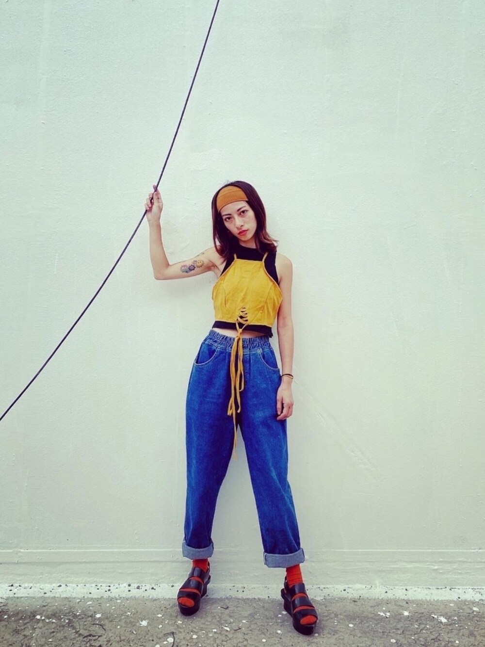 「melissaのアイテム（サンダル、ブラック系）」を使った、Minima 蕭さん（レディース・155cm）の春コーディネートの1枚目の写真