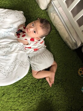 「アイテム（ロンパース、レッド系）」を使った、mayumineyさん（キッズ・70cm）の秋コーディネート