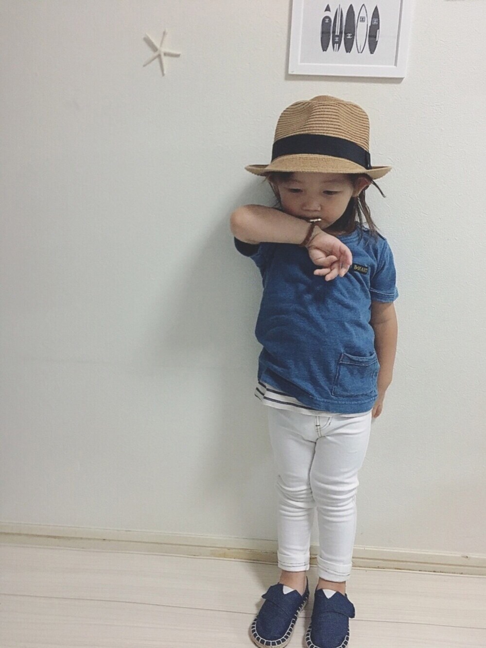 「Tシャツ、キッズファッション、kids、韓国子供服、シンプルコーデ、デニム、エスパドリーユ、デニムTシャツ、キッズコーデ、2歳」｜「enchante petitのアイテム（ハット、ブラウン系）」を使った、sTm.I✪⍟さん（キッズ・90cm）の夏コーディネートの1枚目の写真