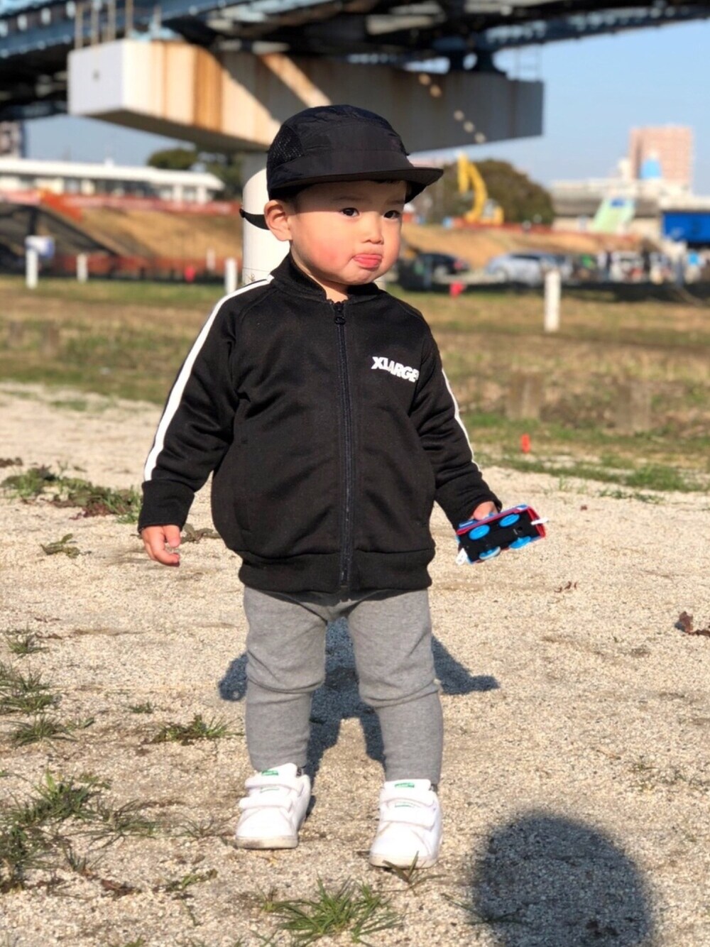 「キッズファッション#xlarge kids#春コーデ」｜「B:MING by BEAMSのビーミング by ビームス / サイドメッシュキャップ（キャップ、ブラック系）」を使った、yuyu mammyさん（キッズ・80cm）の春コーディネートの1枚目の写真