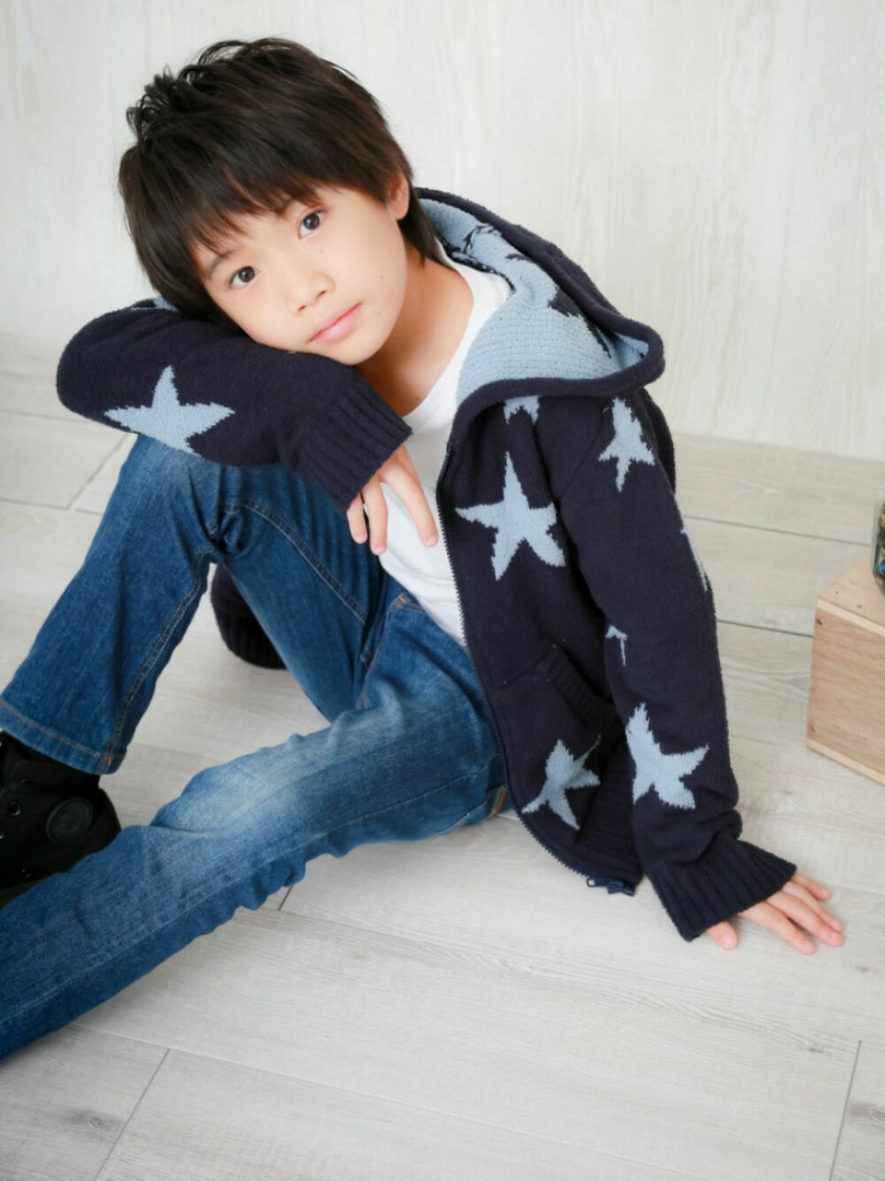 「キッズファッション、おとこのこ、glazos、シンプルコーデ」｜「GLAZOSのアイテム（パーカー、ブルー系）」を使った、Kokiさん（キッズ・143cm）の秋コーディネートの1枚目の写真