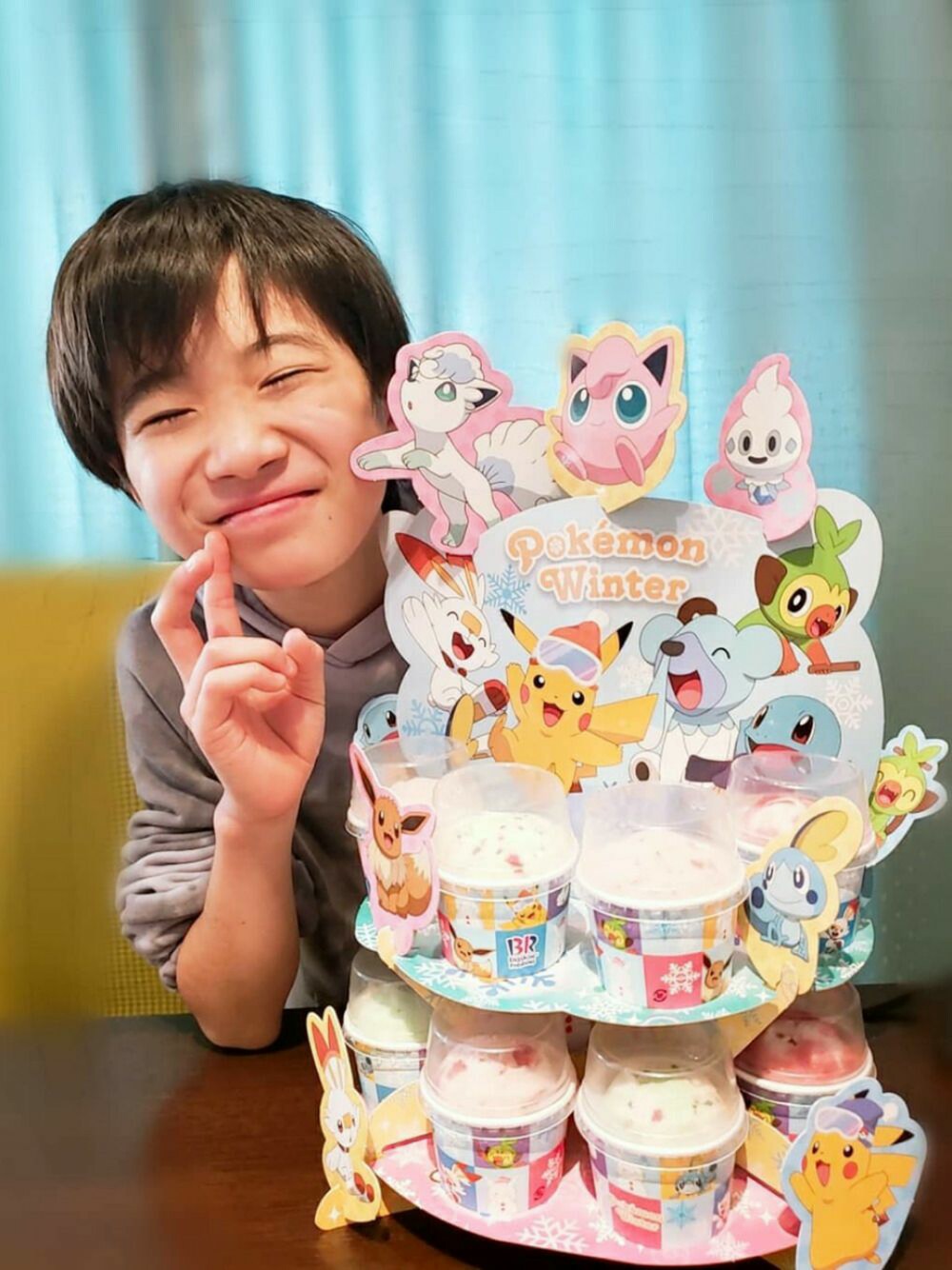 「BREEZE、誕生日」｜「BREEZEのタイダイプルオーバーパーカー  ジュニア（パーカー、グレー系）」を使った、Kokiさん（キッズ・145cm）の冬コーディネートの1枚目の写真