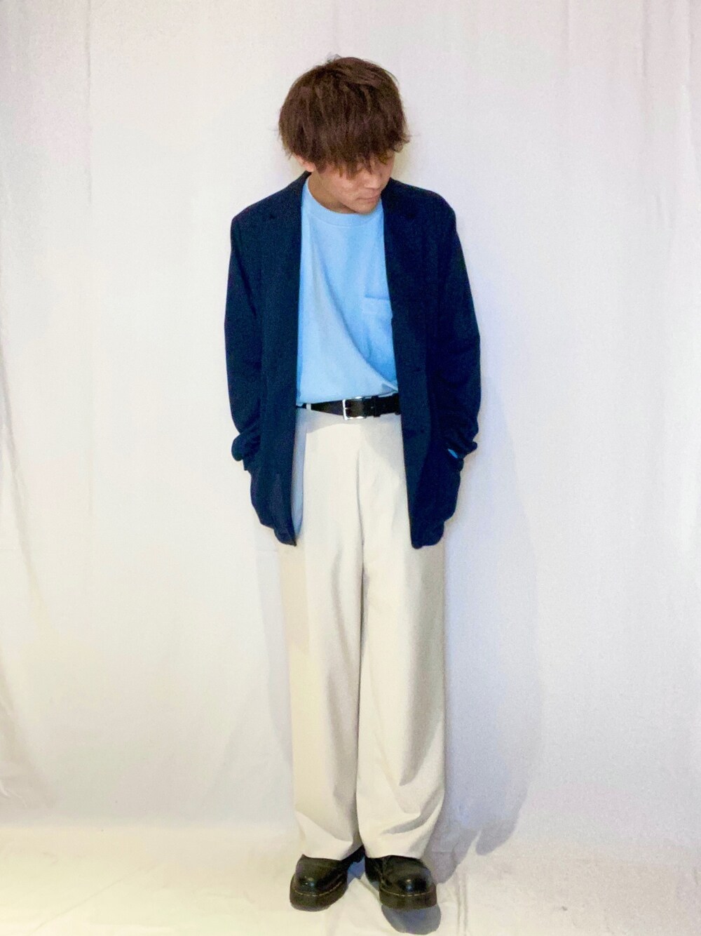 「グローバルワーク(GLOBAL WORK)、シンプル、キレイめ、デート、ゆったり、女子ウケ、ホワイト系、美シルエットパンツ」｜「GLOBAL WORKの美(うつく)シルエットストレートパンツ/924383（その他パンツ、ホワイト系）」を使った、ヒミケンさん（メンズ・170cm）の冬コーディネートの1枚目の写真