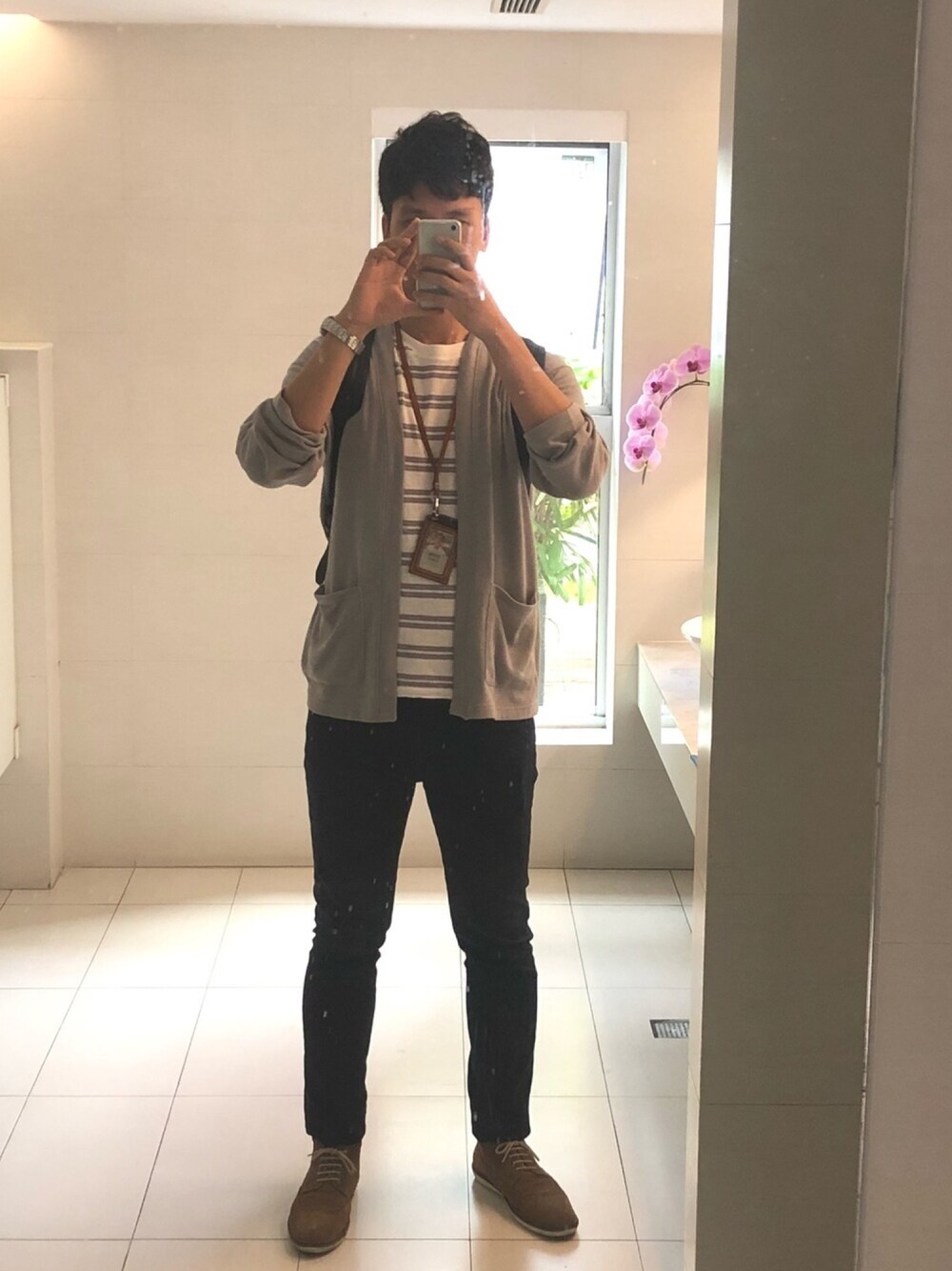 「NANO universeのアイテム（カーディガン/ボレロ、グレー系）」を使った、Dylan Li 🇹🇼さん（メンズ・189cm）の夏コーディネートの1枚目の写真