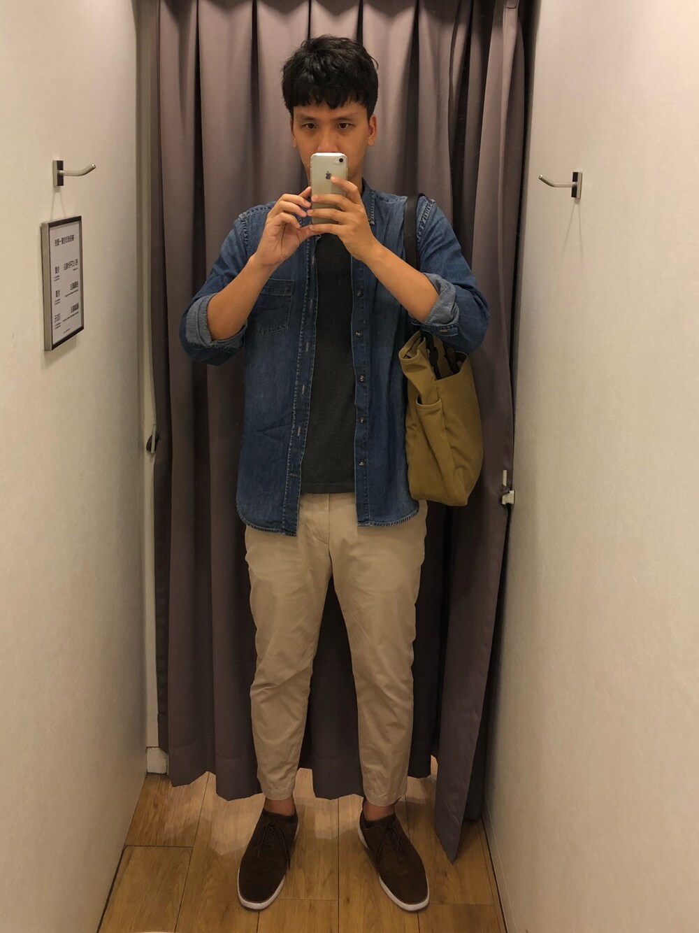 「GAPのアイテム（シャツ/ブラウス、ブルー系）」を使った、Dylan Li 🇹🇼さん（メンズ・189cm）の秋コーディネートの1枚目の写真