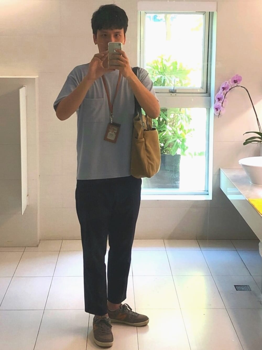 「niko and...のアイテム（Tシャツ/カットソー、ブルー系）」を使った、Dylan Li 🇹🇼さん（メンズ・189cm）の秋コーディネートの1枚目の写真