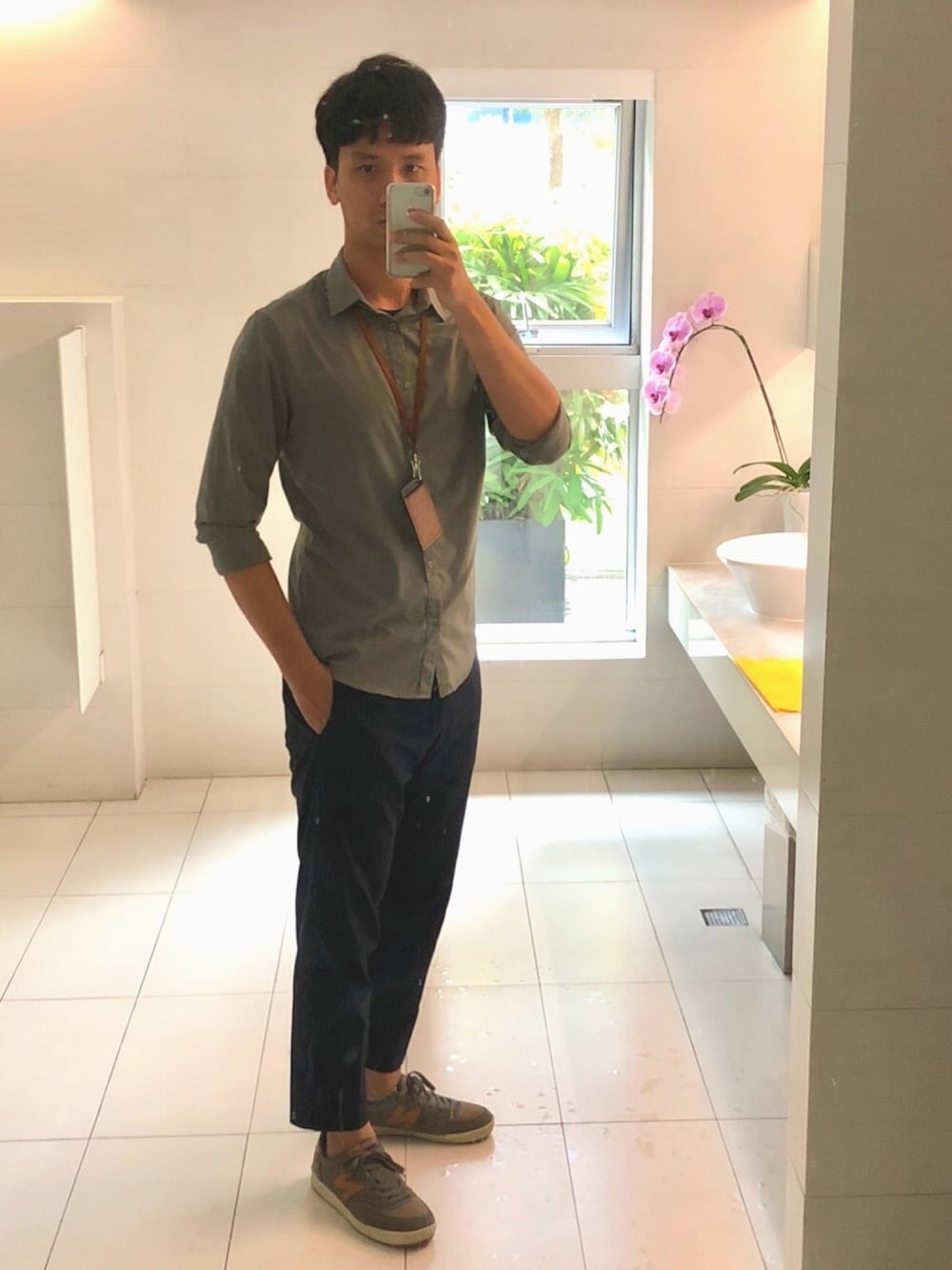 「H&Mのアイテム（シャツ/ブラウス、グリーン系）」を使った、Dylan Li 🇹🇼さん（メンズ・189cm）の秋コーディネートの1枚目の写真