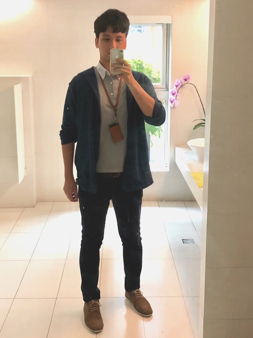 「UNIQLOのアイテム（ポロシャツ、グレー系）」を使った、Dylan Li 🇹🇼さん（メンズ・189cm）の秋コーディネートの1枚目の写真