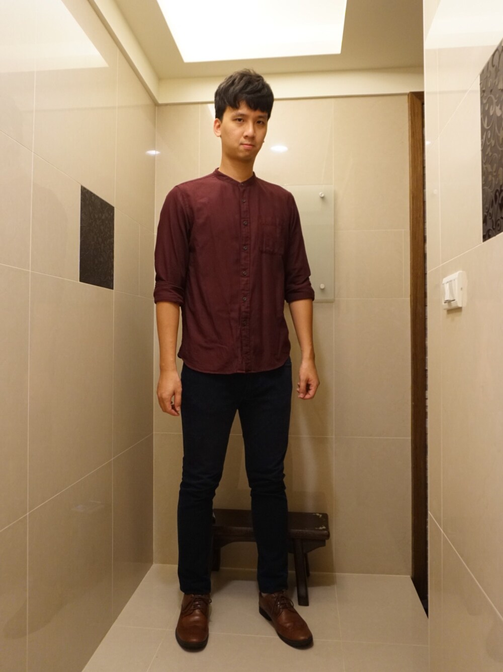 「UNIQLOのアイテム（シャツ/ブラウス、レッド系）」を使った、Dylan Li 🇹🇼さん（メンズ・189cm）の秋コーディネートの1枚目の写真