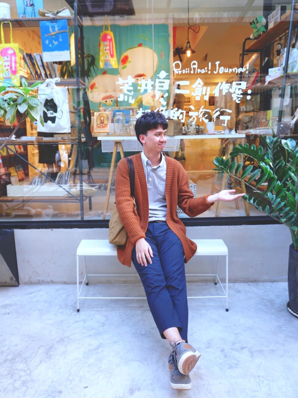 「ZARAのアイテム（カーディガン/ボレロ、ブラウン系）」を使った、Dylan Li 🇹🇼さん（メンズ・189cm）の冬コーディネートの1枚目の写真