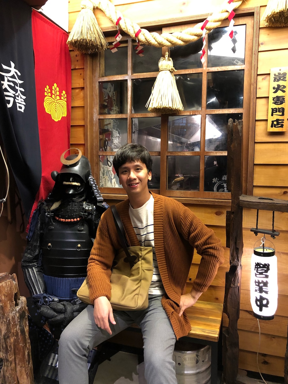 「ZARAのアイテム（カーディガン/ボレロ、ブラウン系）」を使った、Dylan Li 🇹🇼さん（メンズ・189cm）の冬コーディネートの1枚目の写真