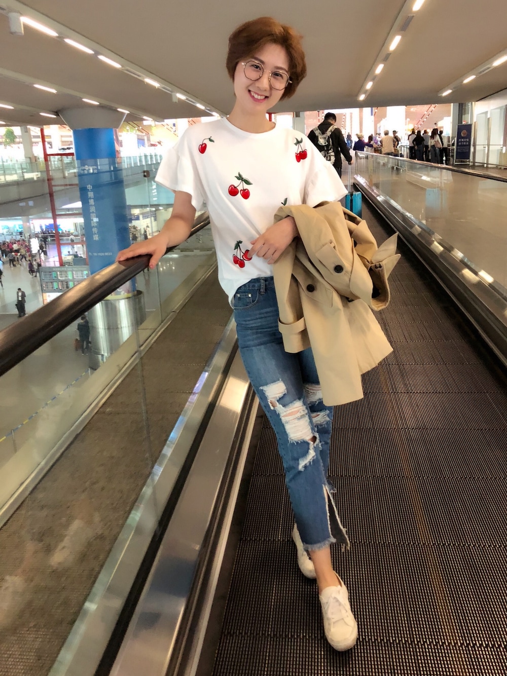 「机场」｜「ZARA KIDSのアイテム（Tシャツ/カットソー、ホワイト系）」を使った、yoyoさん（レディース・170cm）の春コーディネートの1枚目の写真