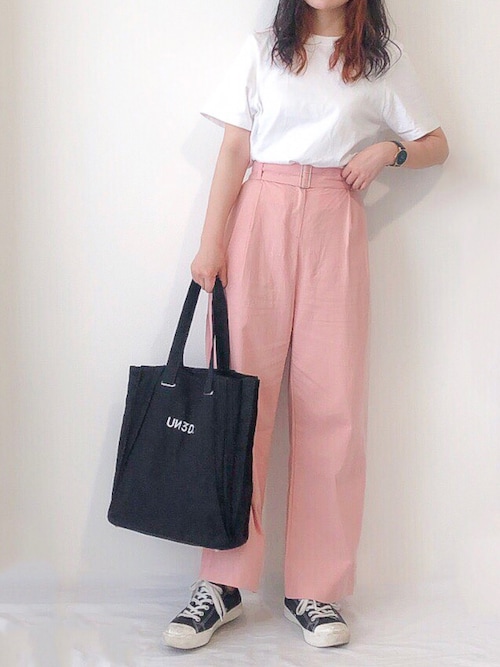 白Tシャツ 夏コーデ