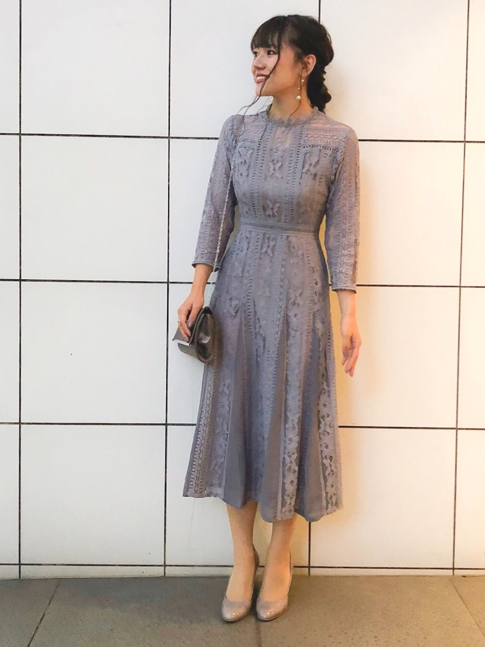 「シンプル、結婚式、ワンピース、レース、ワントーンコーデ」｜「LAGUNAMOONのLADY MIX レースフレアーワンピース（ドレス、ブルー系）」を使った、かほこ。さん（レディース・161cm）の秋コーディネートの1枚目の写真