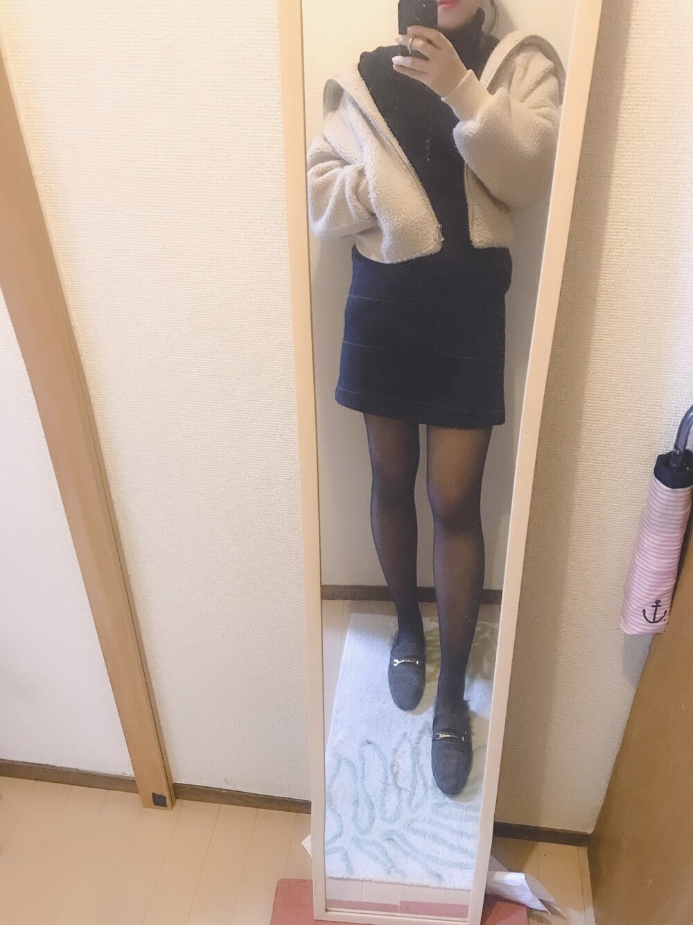 「ユニクロ、ユニクロコーデ、GU、タイトスカート、ミニスカート、冬コーデ、おしゃれさんと繋がりたい、タートルネック」｜「UNIQLOのウールブレンドミニスカート（チェック・ハイウエスト）（スカート、ブルー系）」を使った、A y a m eさん（レディース・162cm）の冬コーディネートの1枚目の写真