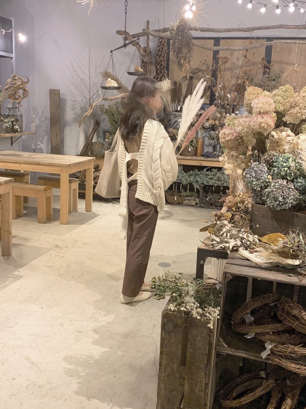 「LOWRYS FARMのセンタープレスフレアパンツ　852112（その他パンツ、ブラウン系）」を使った、A y a m eさん（レディース・162cm）の冬コーディネートの1枚目の写真