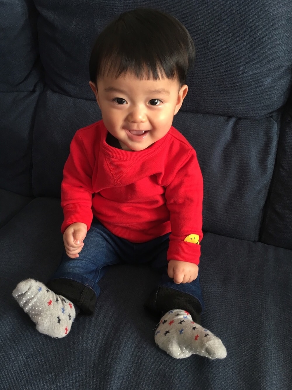 「F.O.KIDS、サイズ80、デニム、ベビーコーデ、レッド、秋田」｜「F.O.KIDSのサイズ80（トップス、レッド系）」を使った、machaさん（キッズ・70cm）の冬コーディネートの1枚目の写真