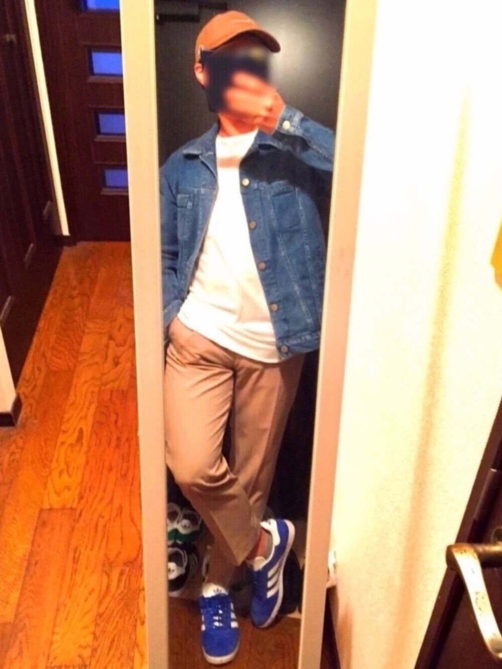 「LIDnM、キャップ、デニムジャケット、GAZZELE、黒なし、春コーデ、低身長、おしゃれさんと繋がりたい」｜「Championの【Champion】ベースボールキャップ（キャップ、ベージュ系）」を使った、なおきさん（メンズ・160cm）の春コーディネートの1枚目の写真