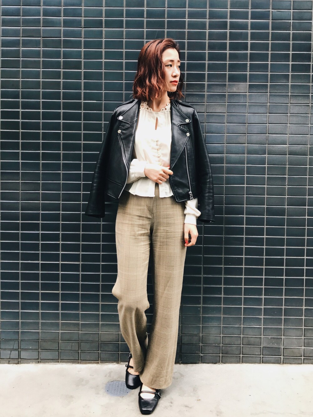 「SLYのアイテム（ライダースジャケット、ブラック系）」を使った、mako_sakihisaさん（レディース・156cm）の春コーディネートの1枚目の写真