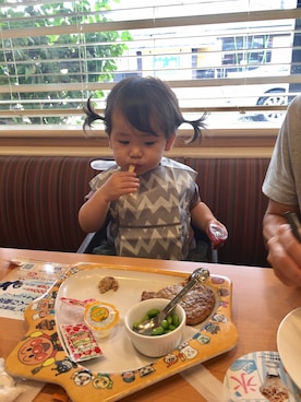 「アイテム（スタイ/よだれかけ、グレー系）」を使った、MIOさん（キッズ・80cm）の夏コーディネート