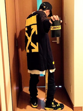 「off white（オフホワイト）のアイテム（財布）」を使った、187さん（メンズ・165cm）の春コーディネート