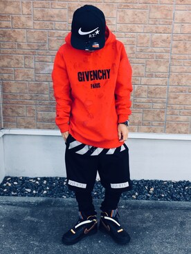 「GIVENCHY（ジバンシイ）のアイテム（パーカー）」を使った、187さん（メンズ・165cm）の冬コーディネート