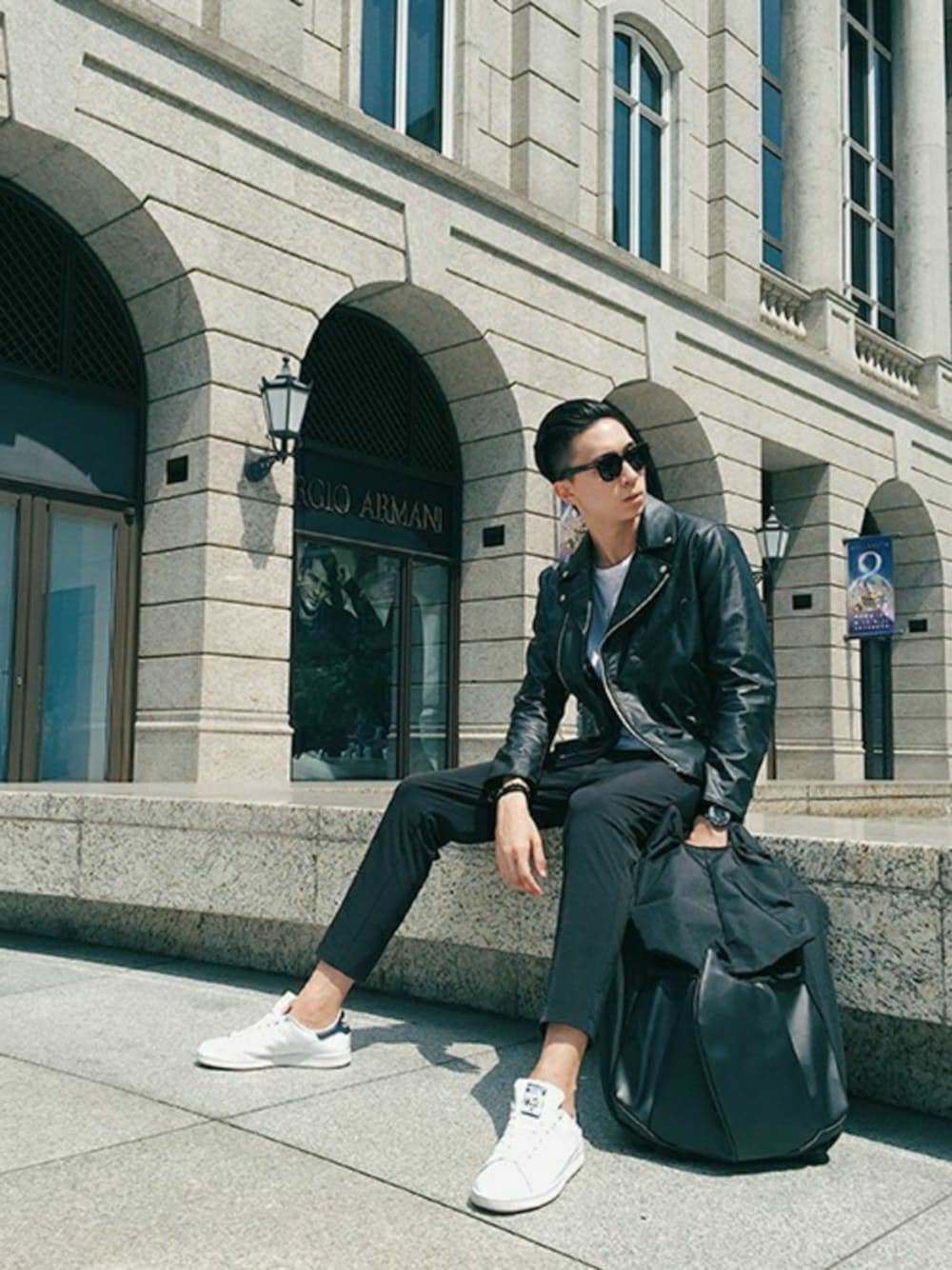 ブラック系のバックパック/リュックを着用したメンズの秋コーディネートの1枚目の写真