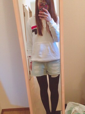 「FILA（フィラ）の【FILA】グラフィックパーカー（パーカー、ホワイト系）」を使った、mayuさん（レディース・156cm）の冬コーディネート